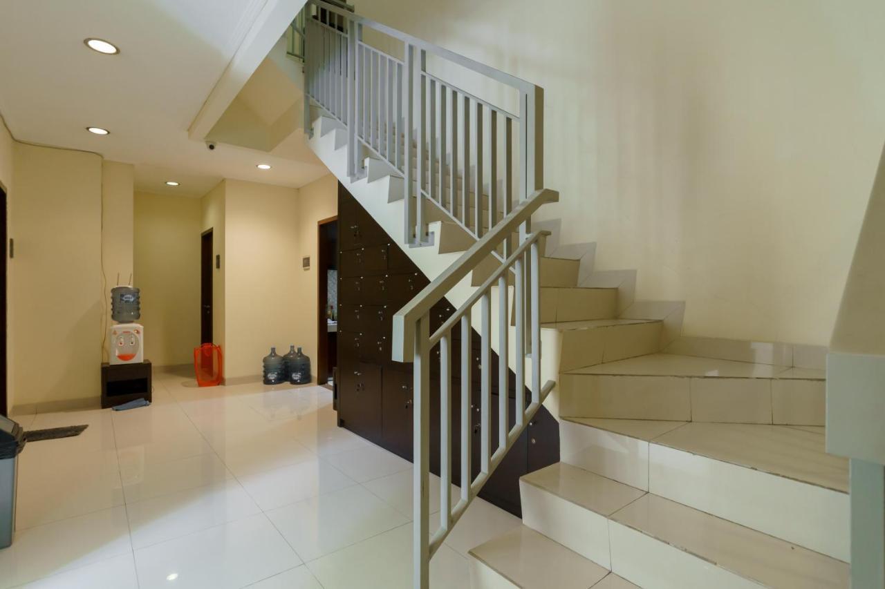Dago Suites Syariah Cikarang Mitra Reddoorz Бекаси Екстериор снимка