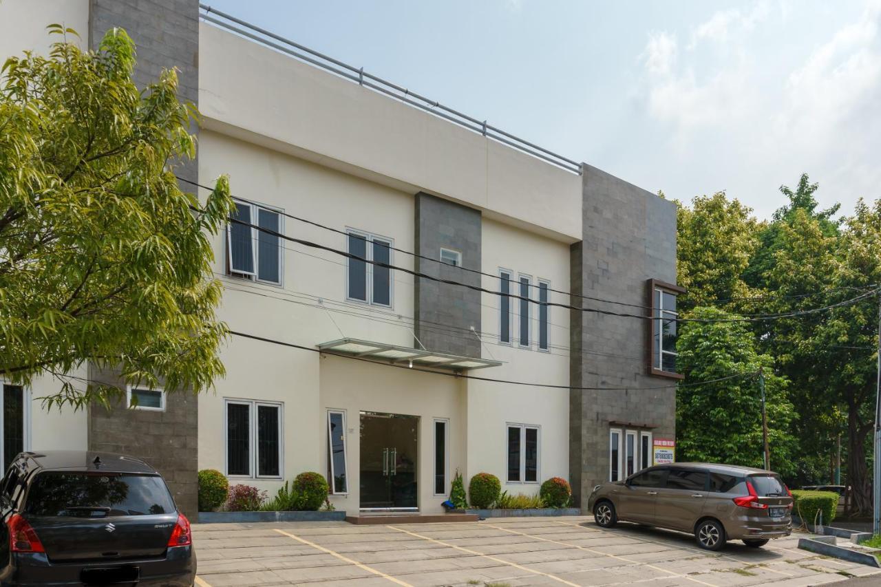 Dago Suites Syariah Cikarang Mitra Reddoorz Бекаси Екстериор снимка