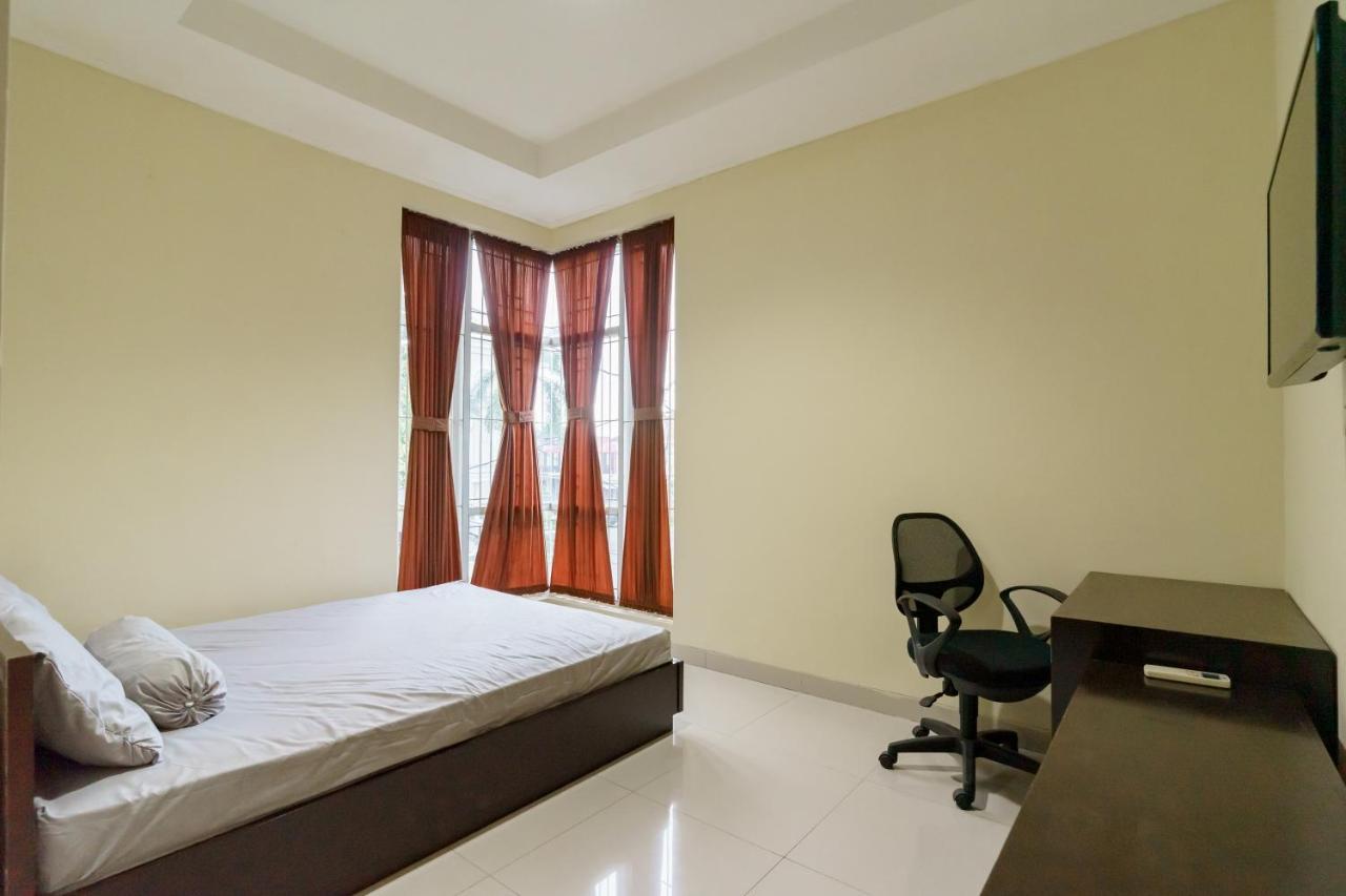 Dago Suites Syariah Cikarang Mitra Reddoorz Бекаси Екстериор снимка